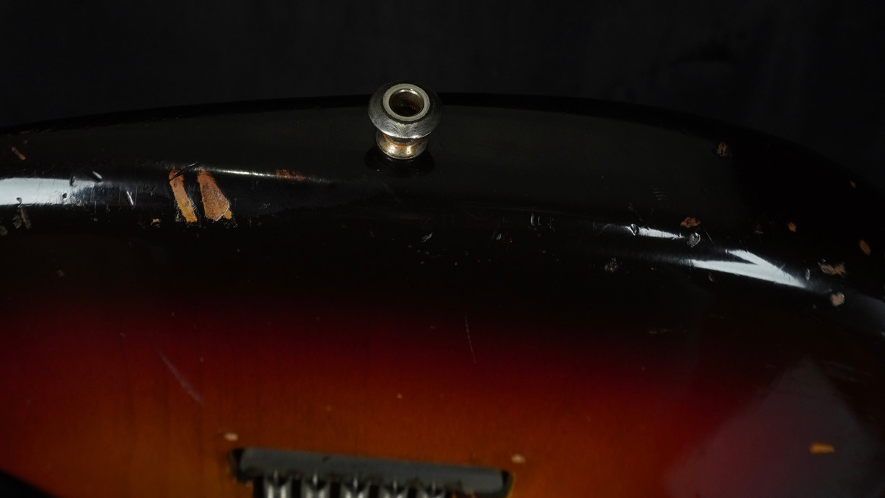 Vintage Fender Stratocaster 1961 in Sunburst Vintage Fender Stratocaster 1961 in Sunburst