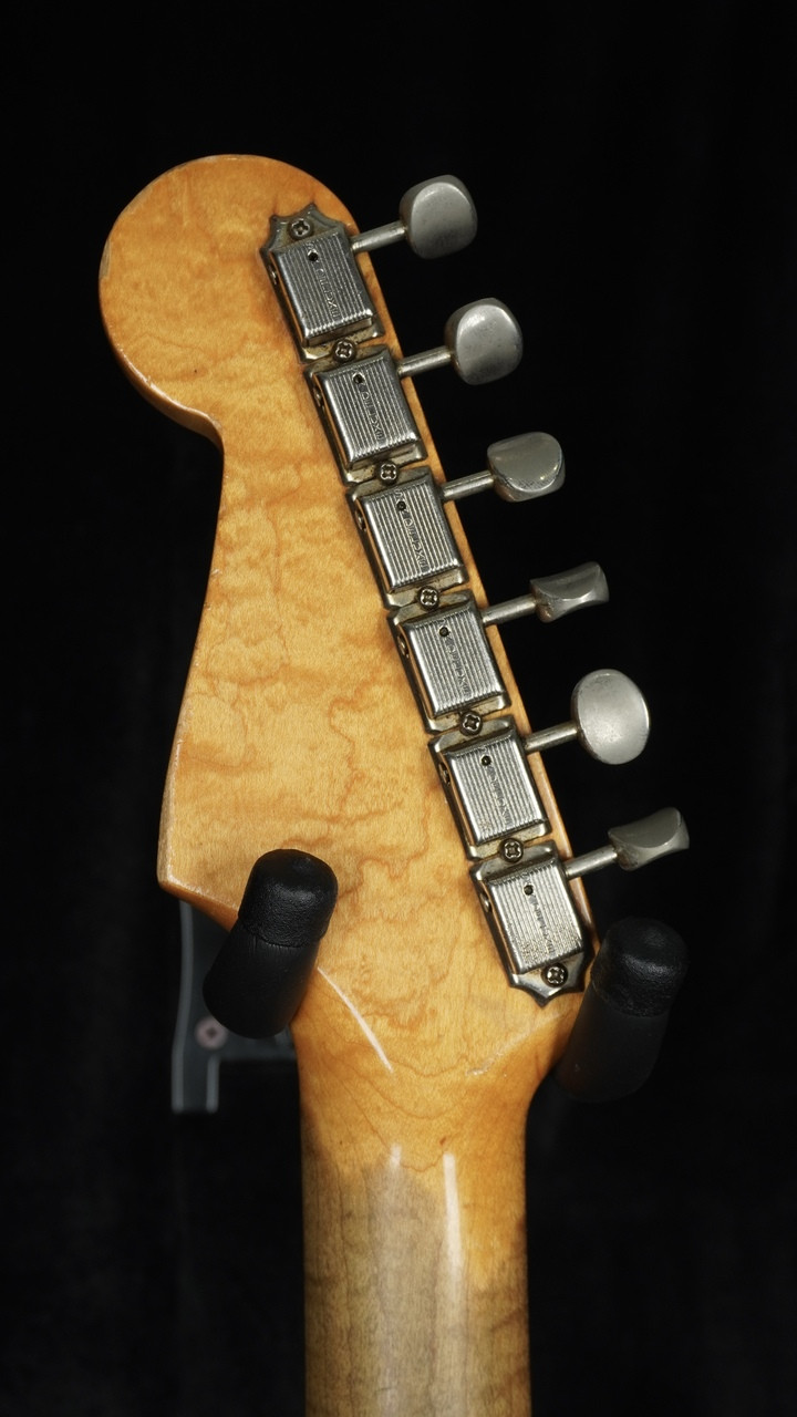Vintage Fender Stratocaster 1961 in Sunburst Vintage Fender Stratocaster 1961 in Sunburst