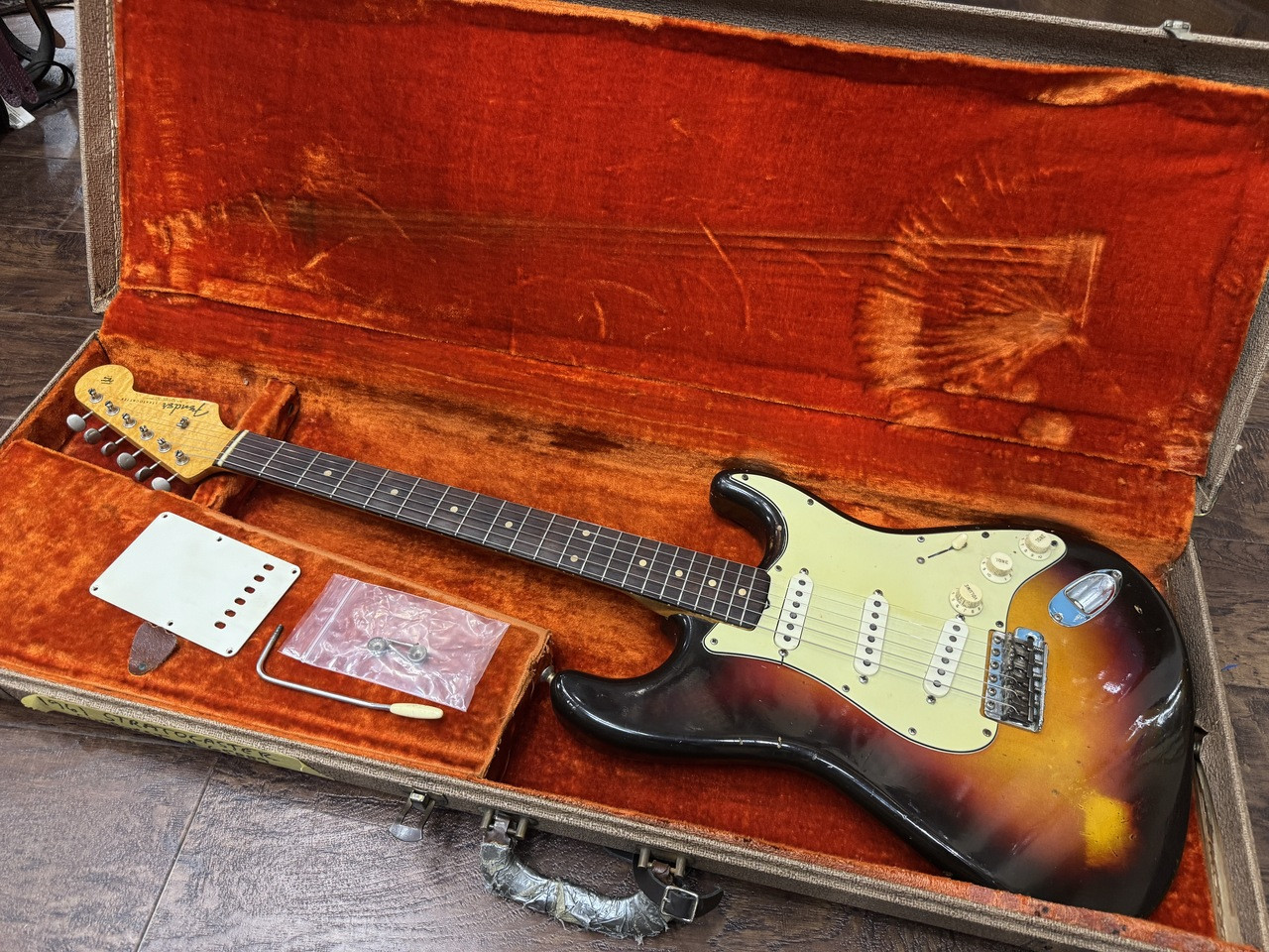 Vintage Fender Stratocaster 1961 in Sunburst Vintage Fender Stratocaster 1961 in Sunburst