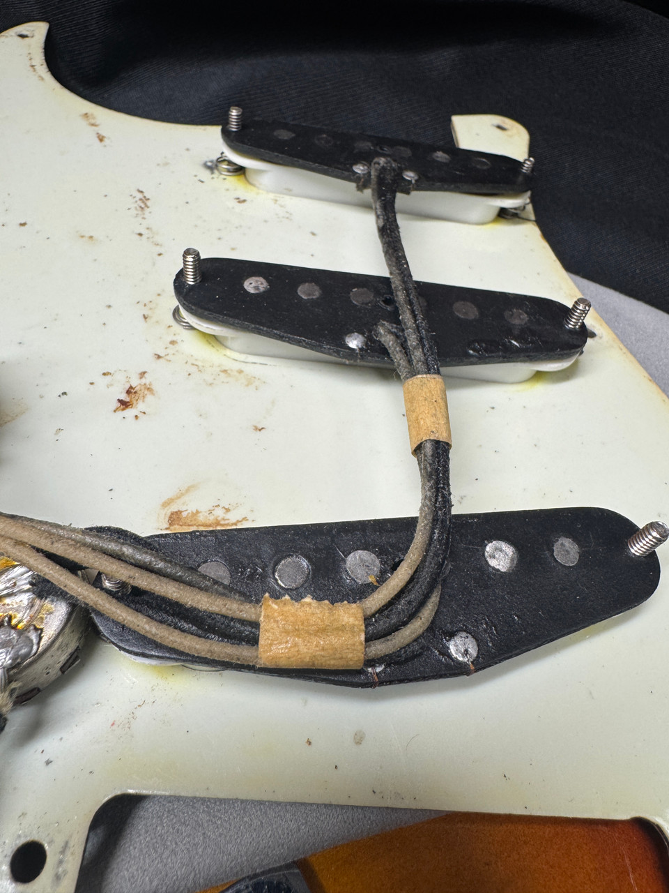 Vintage Fender Stratocaster 1961 in Sunburst Vintage Fender Stratocaster 1961 in Sunburst