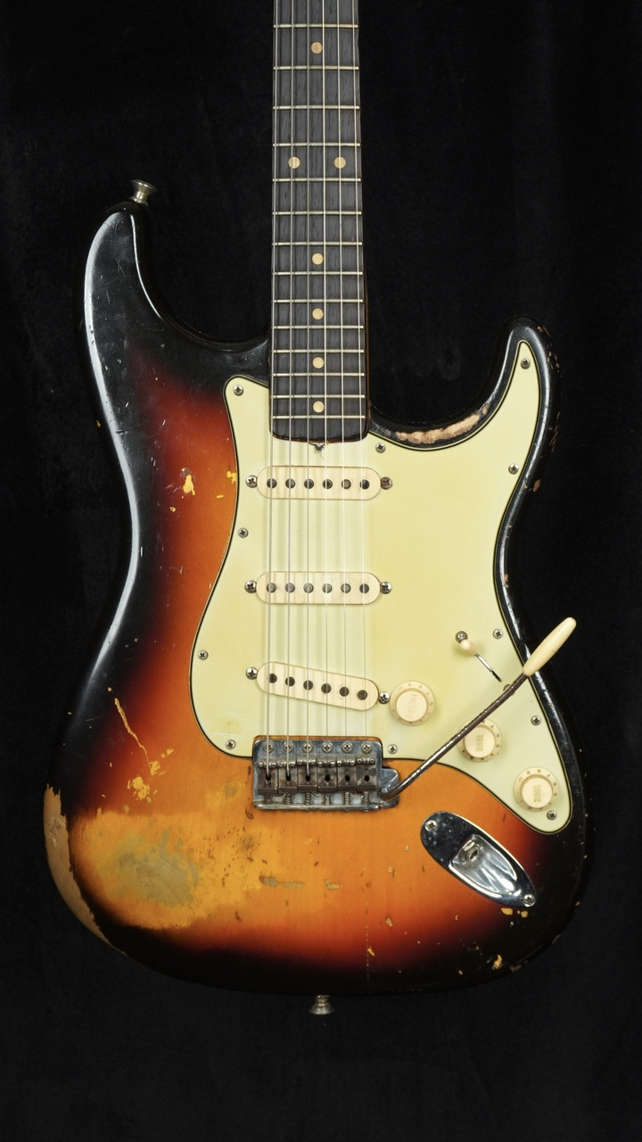 Vintage Fender Stratocaster 1962 in Sunburst Vintage Fender Stratocaster 1962 in Sunburst