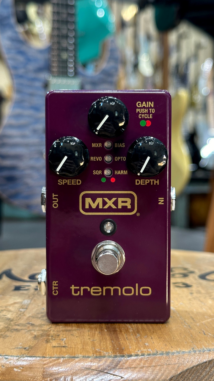 MXR M305 Tremolo Instrument Effects Pedal | Sweetwater
