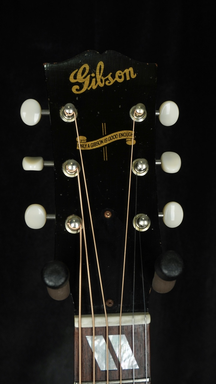 Preowned Gibson Murphy Labs 1942 Banner Southern Jumbo Light Aged in Vintage Sunburst