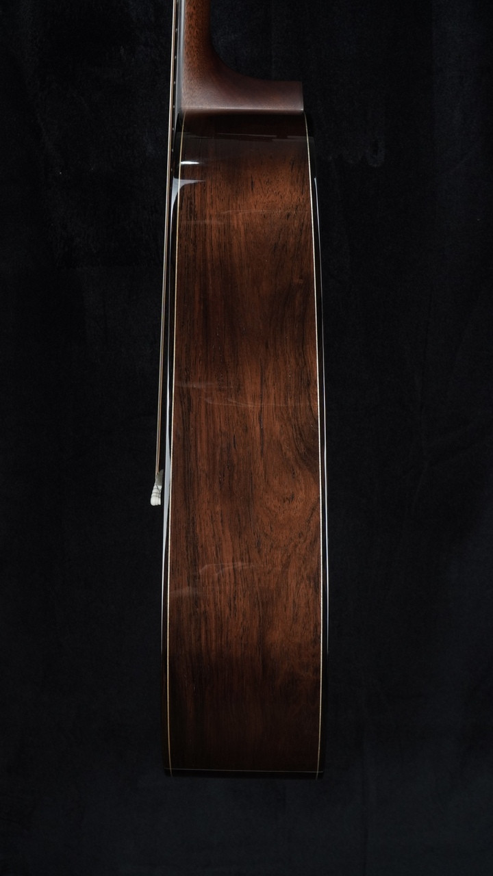 Bourgeois Touchstone Signature Dreadnought – DSIG-SB/TS – Madagascar Rosewood – Sunburst