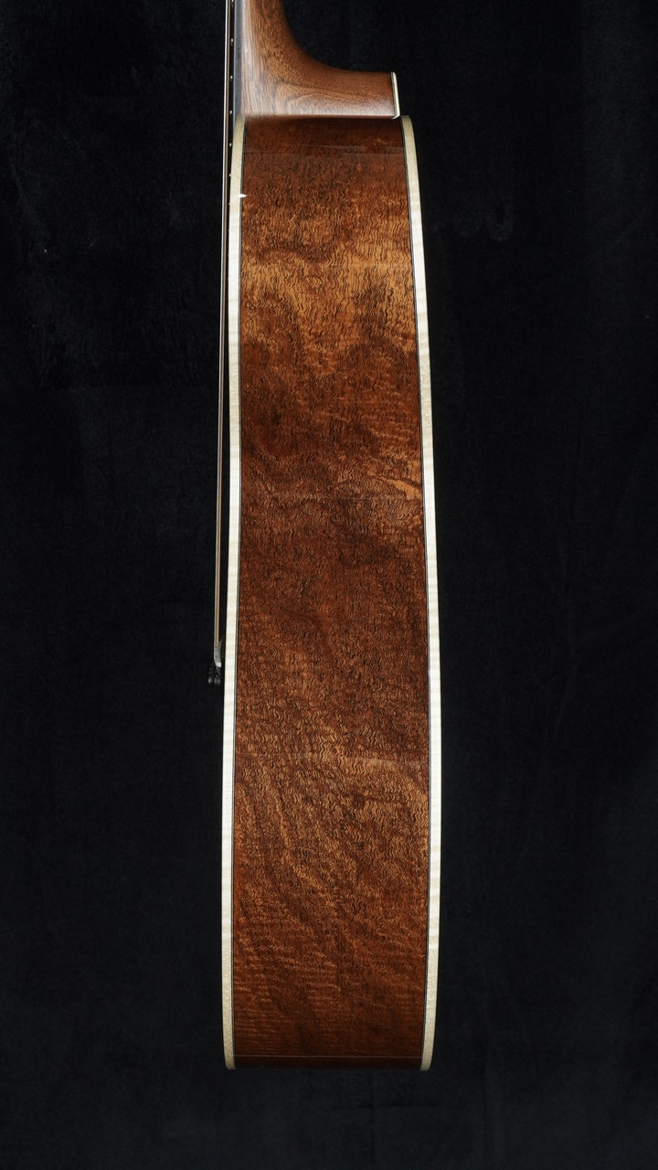 Martin Custom Shop 000-14 Fret Flamed Mahogany - 2026 NAMM Custom #08 Right