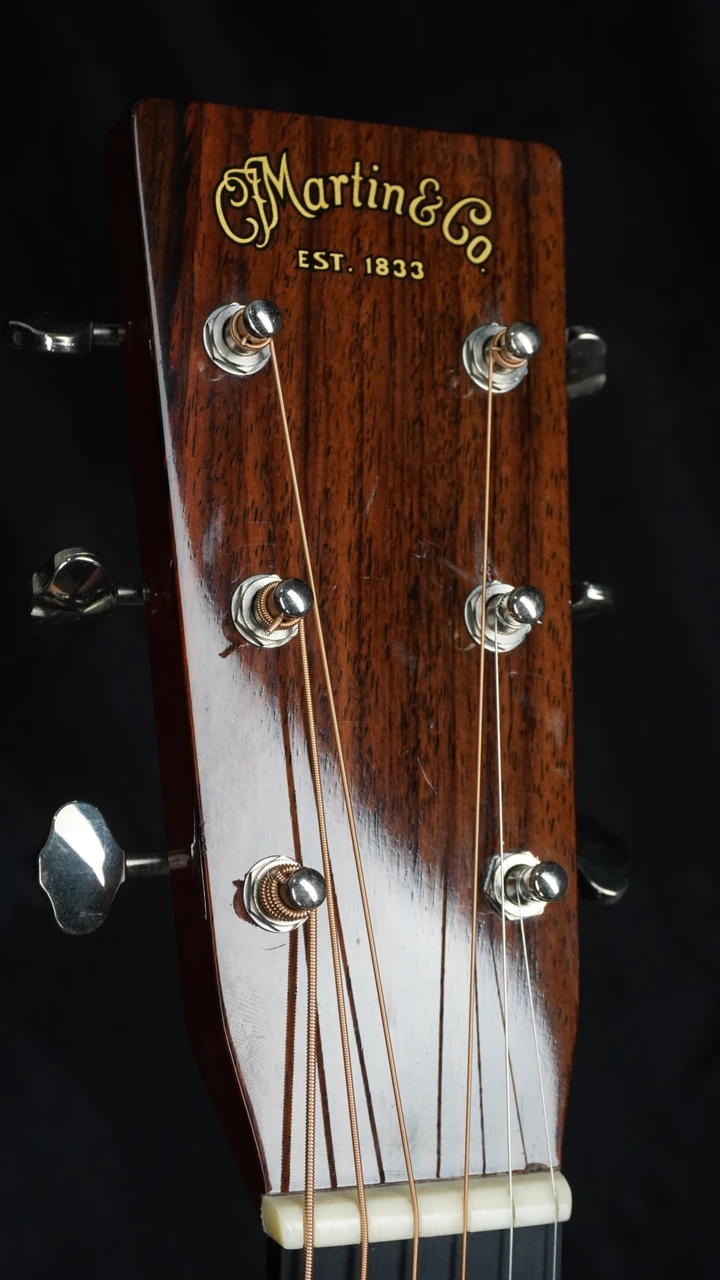 Preowned 2013 Martin 000-28EC Eric Clapton Signature - Sunburst - Headstock Scuffing