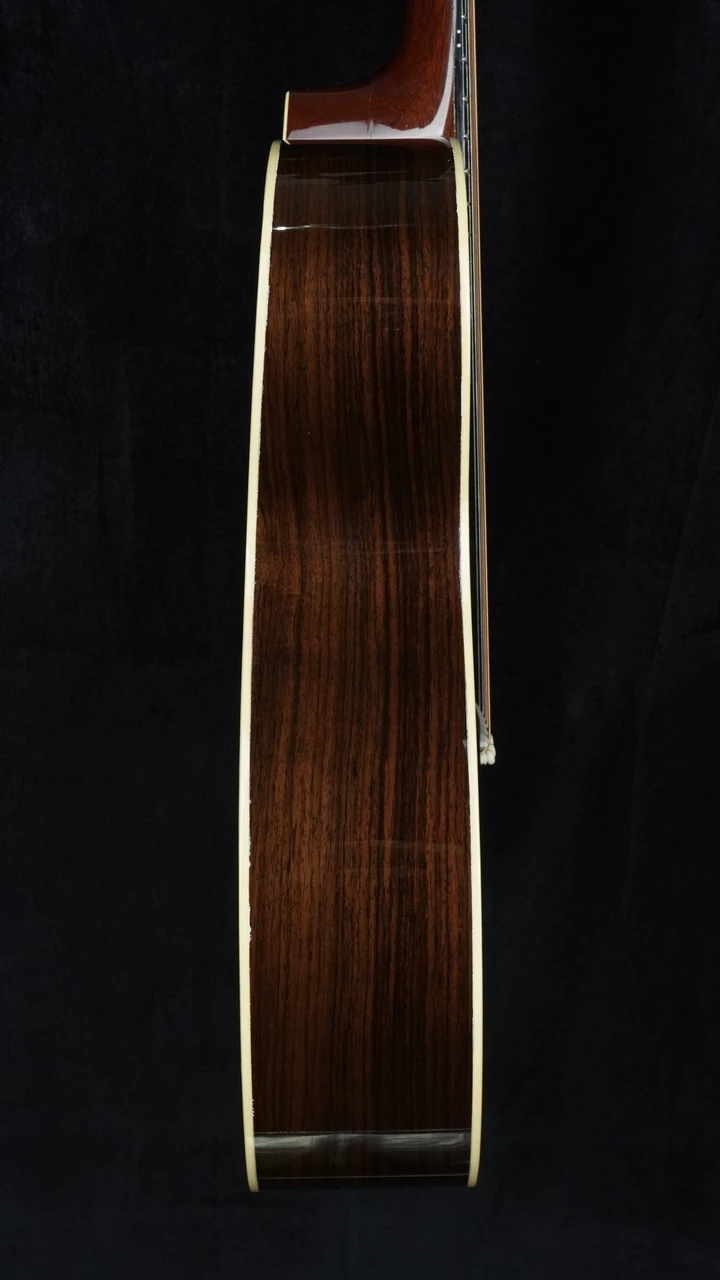 Preowned 2013 Martin 000-28EC Eric Clapton Signature - Sunburst - Left