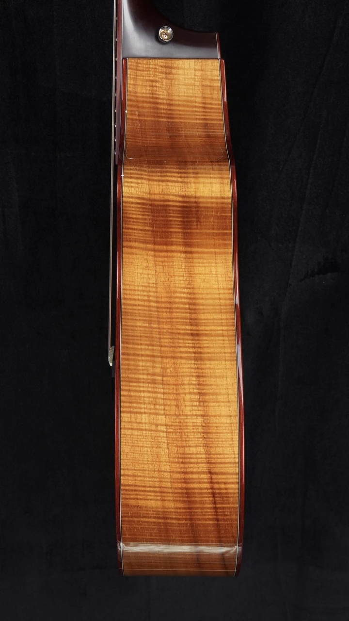 Preowned Breedlove Custom C25 Concert - Figured Koa / Western Red Cedar Sunburst - Right