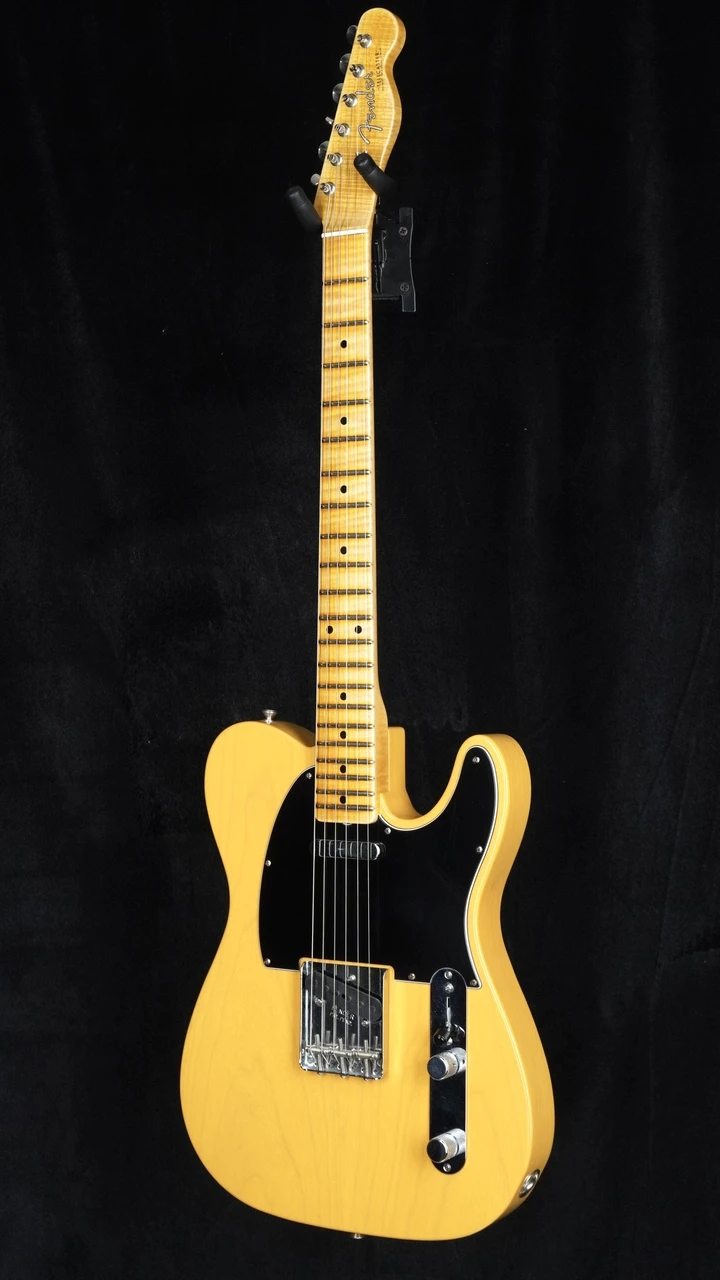 Preowned 2017 Fender Custom Shop WW10 '61 Telecaster - Butterscotch Blonde - Angle Whole
