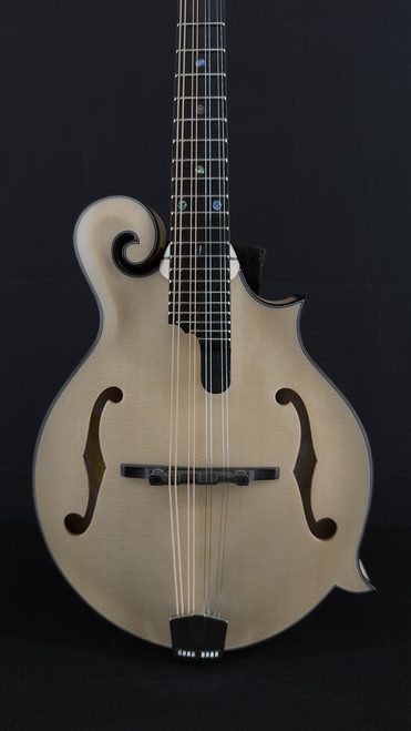 Eastman MD915 F-Style Mandolin in Blonde