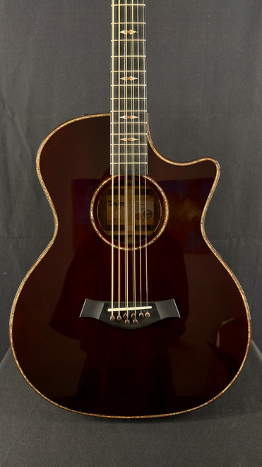 Taylor Custom Catch Baritone 8-String Grand Auditorium in Black Limba