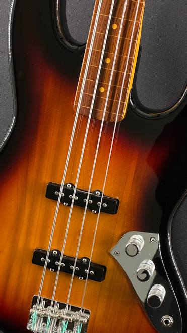 Fender Jaco Pastorius Signature Fretless Jazz Bass in 3 Color Sunburst
