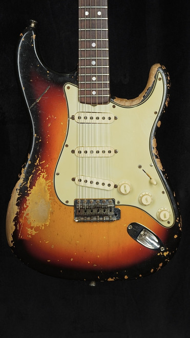 Vintage Fender 1964 Stratocaster in Sunburst Vintage Fender 1964 Stratocaster in Sunburst