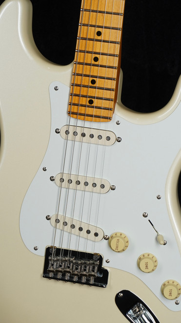 Preowned 2024 Fender Lincoln Brewster Stratocaster in Olympic Pearl Preowned 2024 Fender Lincoln Brewster Stratocaster in Olympic Pearl