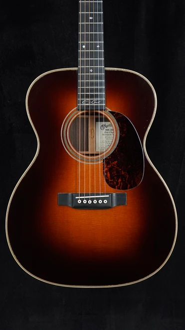 Preowned 2013 Martin 000-28EC Eric Clapton Signature - Sunburst - Front Close