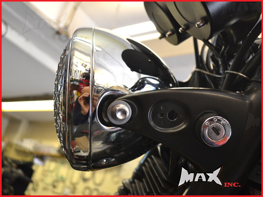 7.7 INCH Chrome Mesh Grill Metal Headlight - H4 / 55w Halogen Sealed Beam