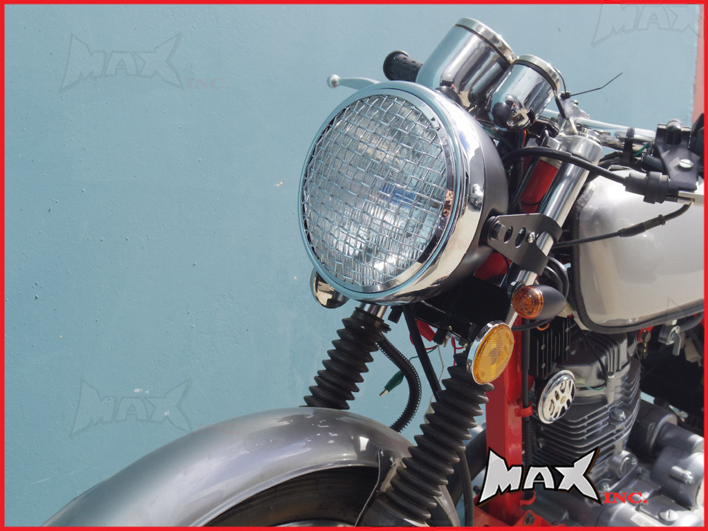 7.7 INCH Black + Chrome Mesh Grill Metal Headlight - H4 / 55w Halogen Sealed Beam