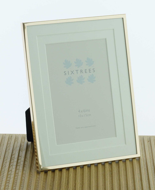 Sixtrees Park Lane Gold narrow profile 6 x 4 inch photoframe with a soft white double mount.