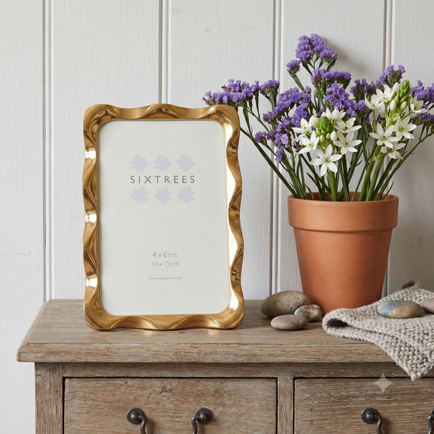Sixtrees Edwina Radiant Gold-Tone Wavy metal 4 x 6 inch Photo Frame