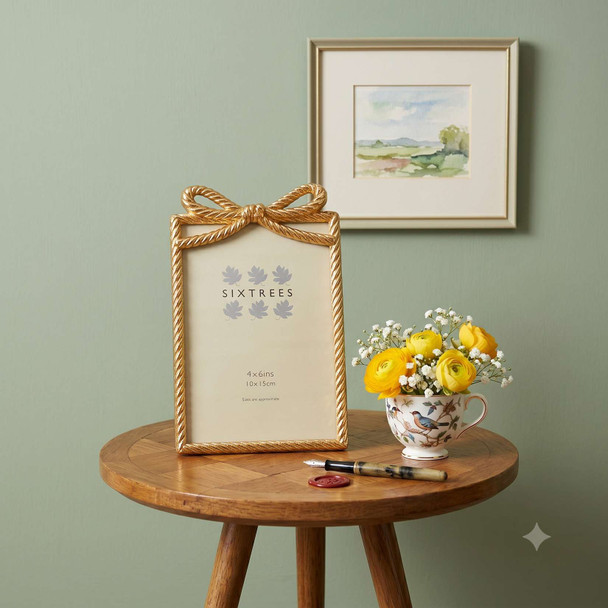 Sixtrees Effie Elegant Golden Ribbon & Bow cast metal 4 x 6 inch Photo Frame metal 4 x 6 inch Photo Frame