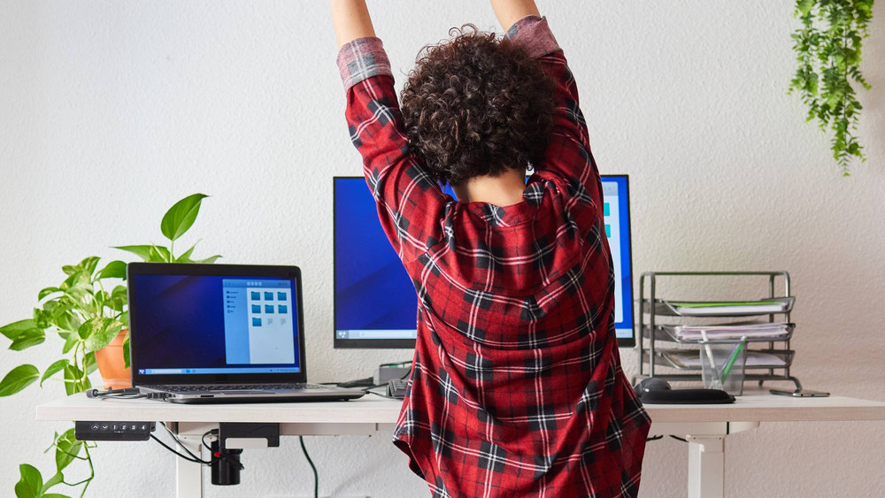 How an Executive Adjustable Standing Desk Can Revolutionize Health and Productivity