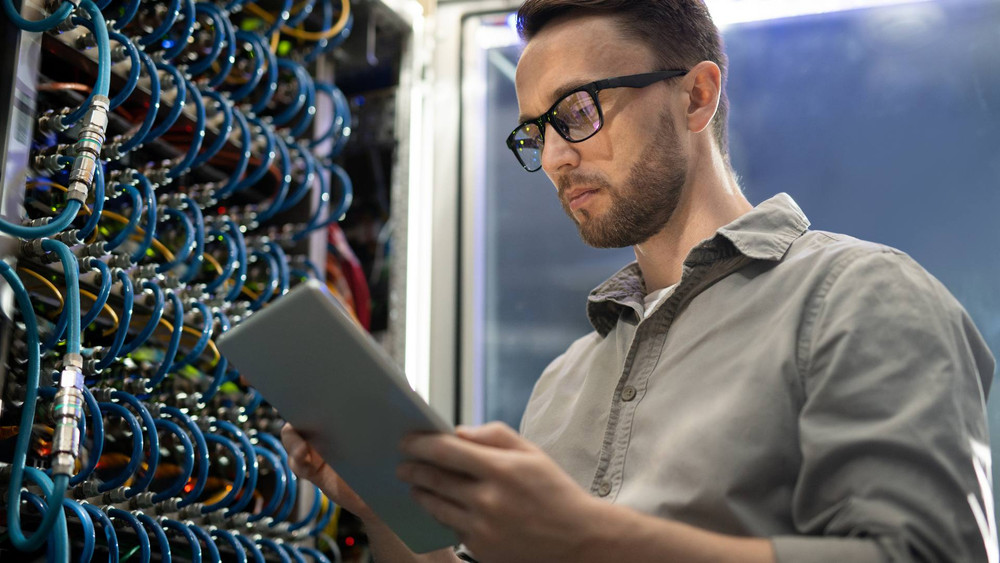 How to Choose the Best Server Cabinet for Your Needs