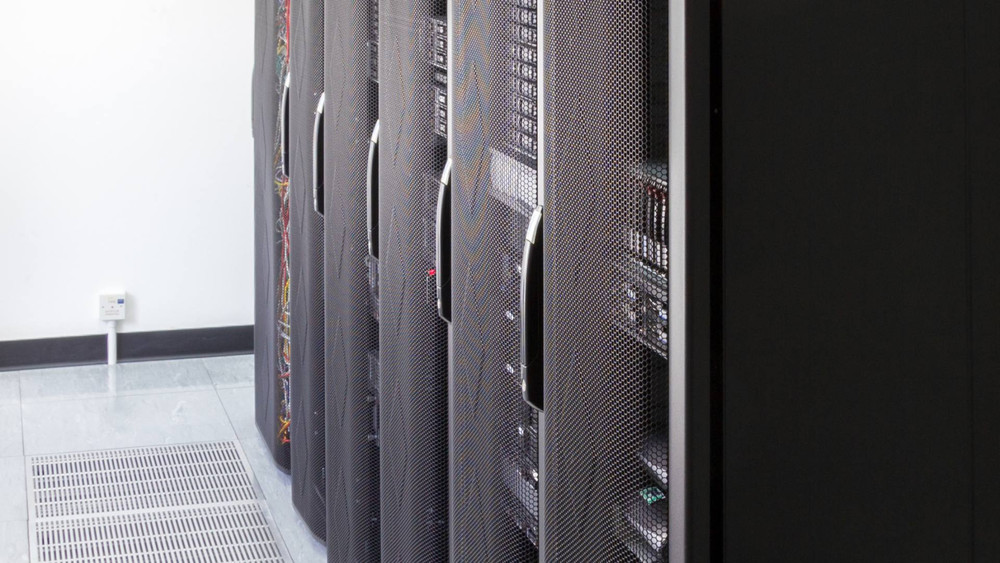 How the Right Server Rack Door Enhances Performance and Protection