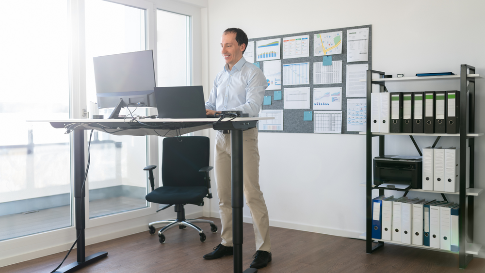 Optimize Your Office: The Advantages of a Modern Executive Standing Desk