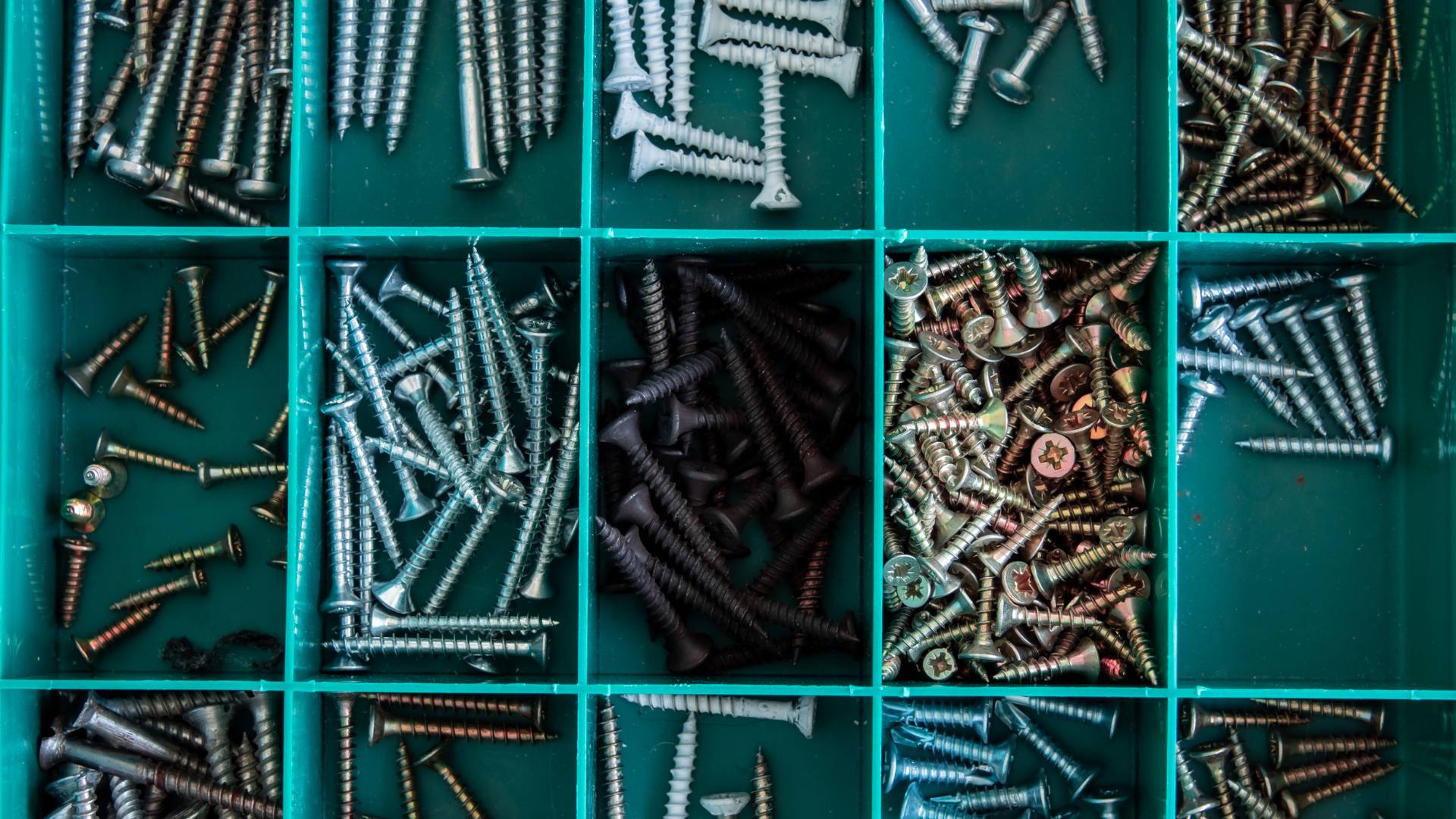 Find why Zinc Rack Screws Are Best as Server Rack Screws