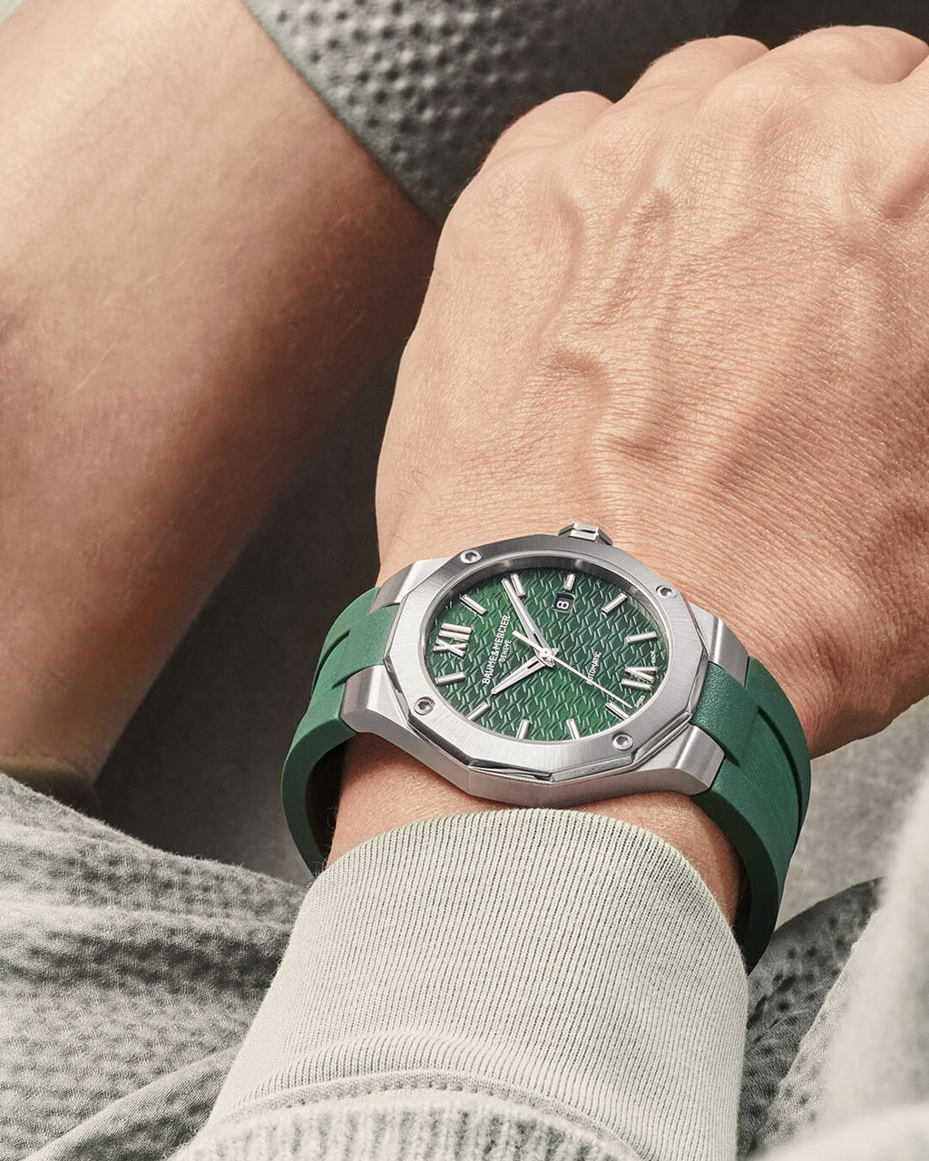Green　リオレイア Baume & Mercier Riviera Automatic 42 mm Green Dial Rubber Strap