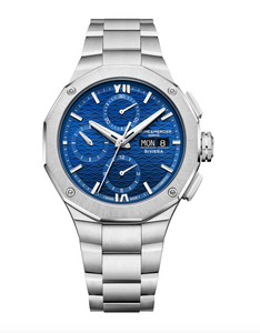 Front view — Baume & Mercier Riviera Chronograph Automatic 10826: 41 mm polished and satin-finished stainless-steel case, blue wave-pattern dial with chronograph sub-dials and date at 4:30, integrated steel bracelet.