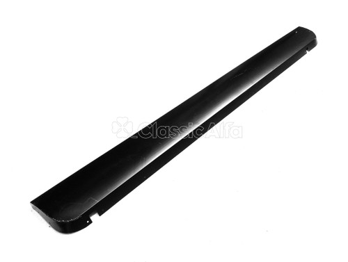 MN076 - MONTREAL SILL COVER RIGHT MN076 - MONTREAL SILL COVER RIGHT