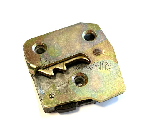 MI037 DOOR LOCK STRIKER PLATE RIGHT MI037 DOOR LOCK STRIKER PLATE RIGHT