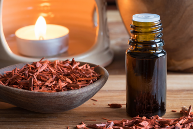 The Difference Between Essential Oils and Fragrance Oils