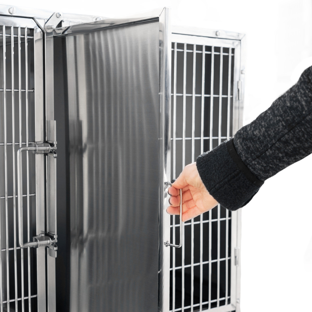 DuraDog 8-Cage Bank (includes Frame with wheels!)