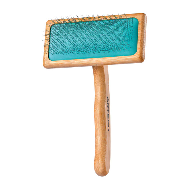 Front view of the Artero Stella Supersoft Slicker, Medium