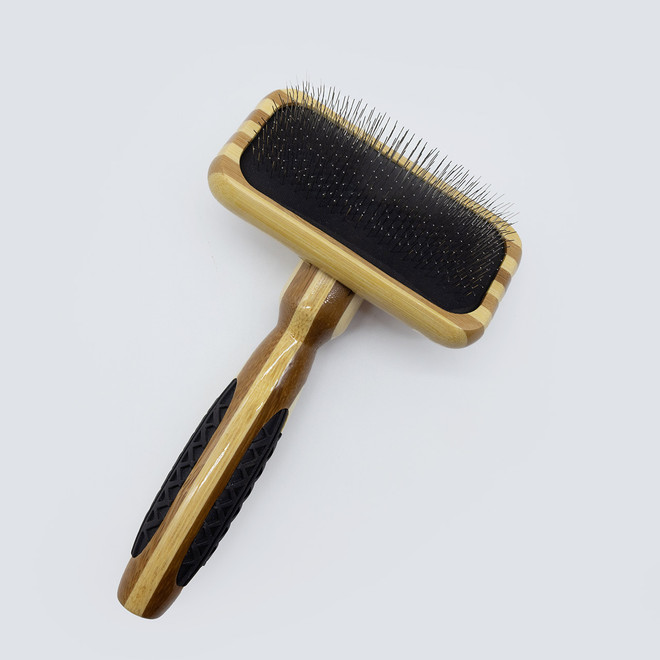 Bass Slicker Brush Small, front, bird's eye view