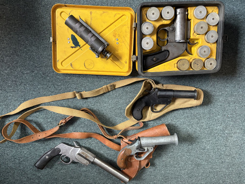 CONSIGNMENT Surplus Flre Launchers Assortment of 5 w/ 2x Holsters, 1x Case