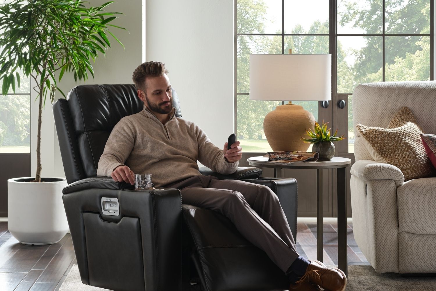 La-Z-Boy home theatre recliner - for the film and footy dad