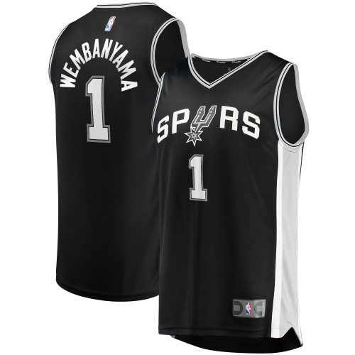 Spurs fans rocking Victor Wembanyama & 'Tank' jerseys had NBA fans