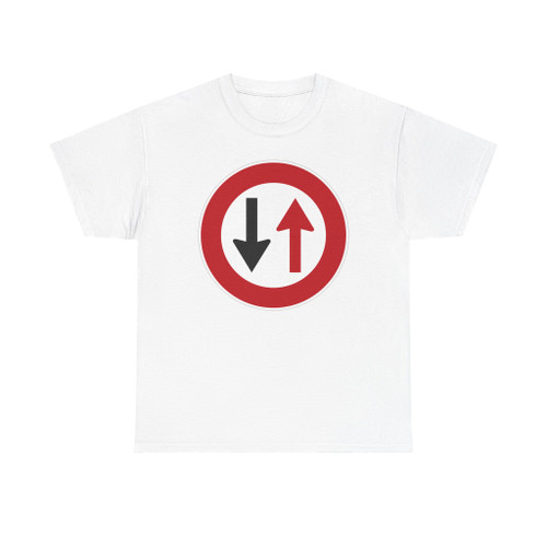 Zeichen 208 - Dem Gegenverkehr Vorrang gewähren StVO 1970 (Germany) (Road Sign) T-Shirt