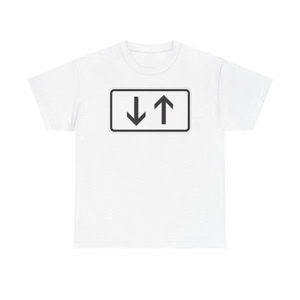 Zusatzzeichen 1000-31 - beide Richtungen zwei gegengerichtete senkrechte Pfeile StVO 1992 (Germany) (Road Sign) T-Shirt