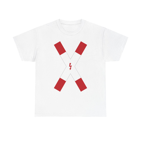 Zeichen 202  Andreaskreuz mit Blitzpfeil. Dem Schienenverkehr Vorrang gewähren StVO 1970 (Germany) (Road Sign) T-Shirt