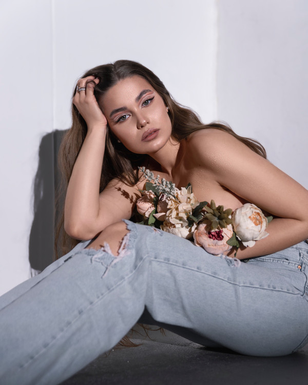 4 Tips for Wearing Flared Jeans