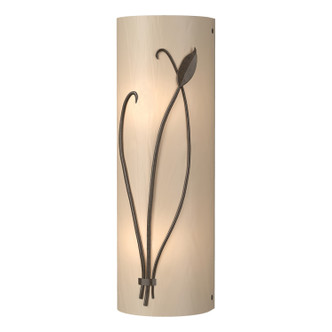 manufacturer_finish:Bronze|manufacturer_glass:White Art Glass (BB)|light_source:Incandescent|voltage:120.00V