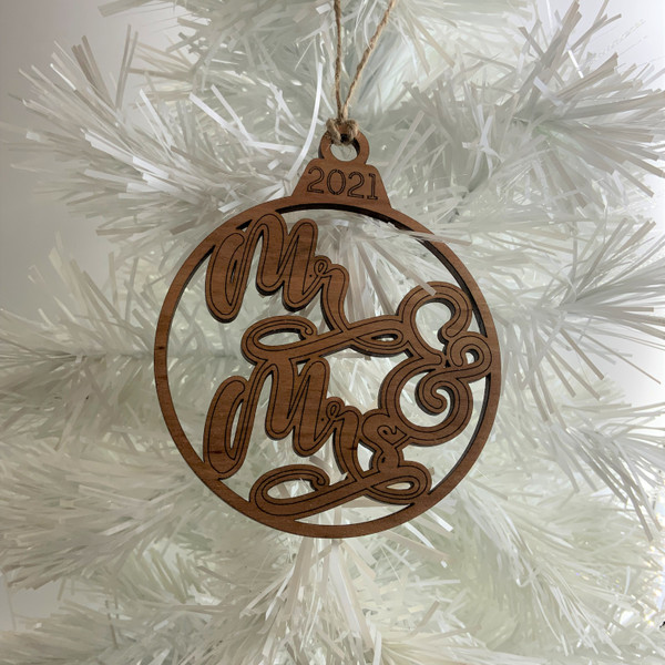Newlywed Ornament – one layer