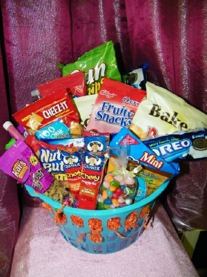 Super Snacker Basket - shopcheckitoutballoons