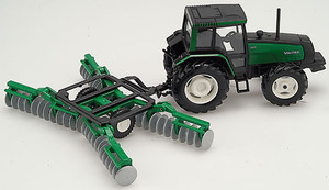 Joal J255 VALTRA TRACTOR W/DISK HARROW 1/35
