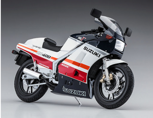 Hasegawa 21732  Suzuki RG400I Early Version Red/White Colour w/Under Cowl (1985) 1/12