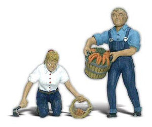 Woodland Scenics A2541 Gus & Gertie Gardener - G scale